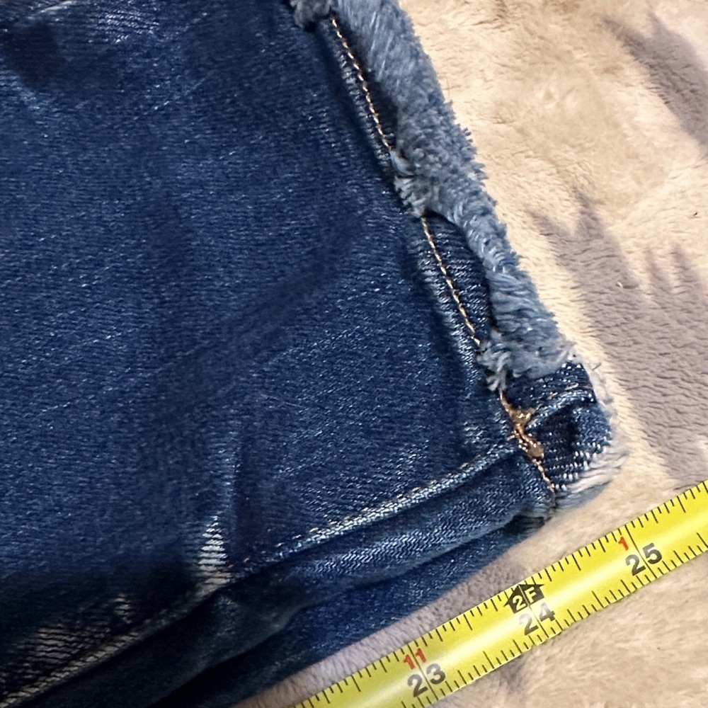 A122. KanCan Women's Distressed slim straight Jeans in Dark Blue - Picture 9 of 10